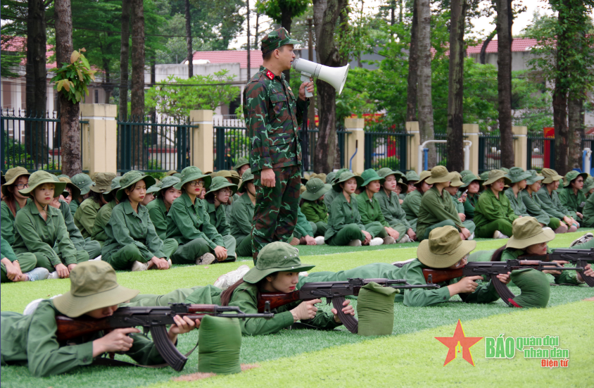 Trường Cao đẳng Luật Miền Bắc tổ chức học Quốc phòng - An ninh cho học sinh, sinh viên